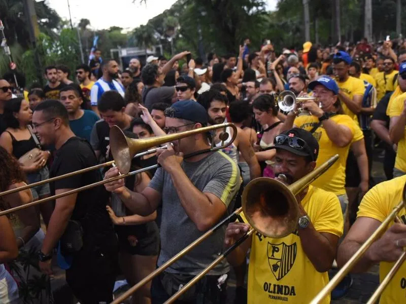Pitombeira dos Quatro Cantos abre prévias de Olinda com desfile pelo Sítio Histórico