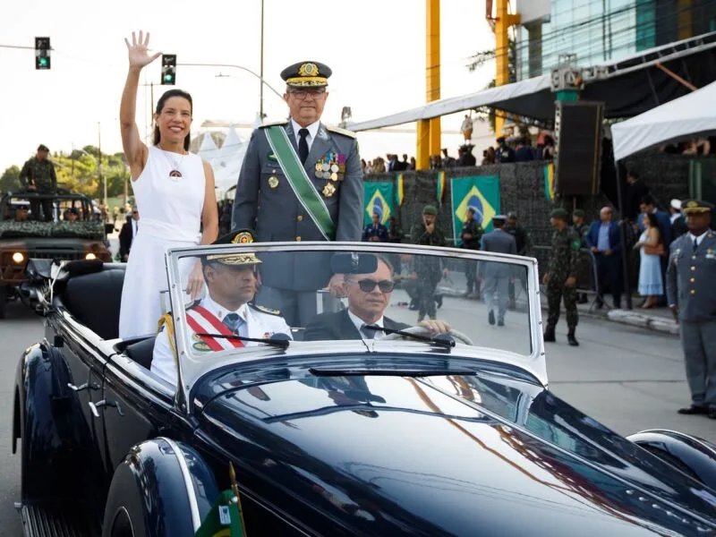 Raquel Lyra participa de desfile de 7 de setembro no Recife