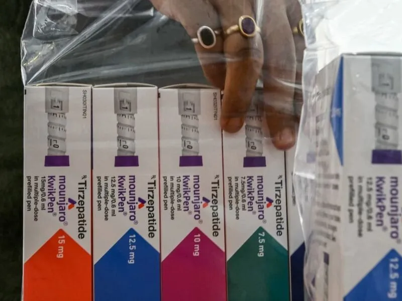 Anvisa manda apreender canetas vendidas por site e barra medicamento T36