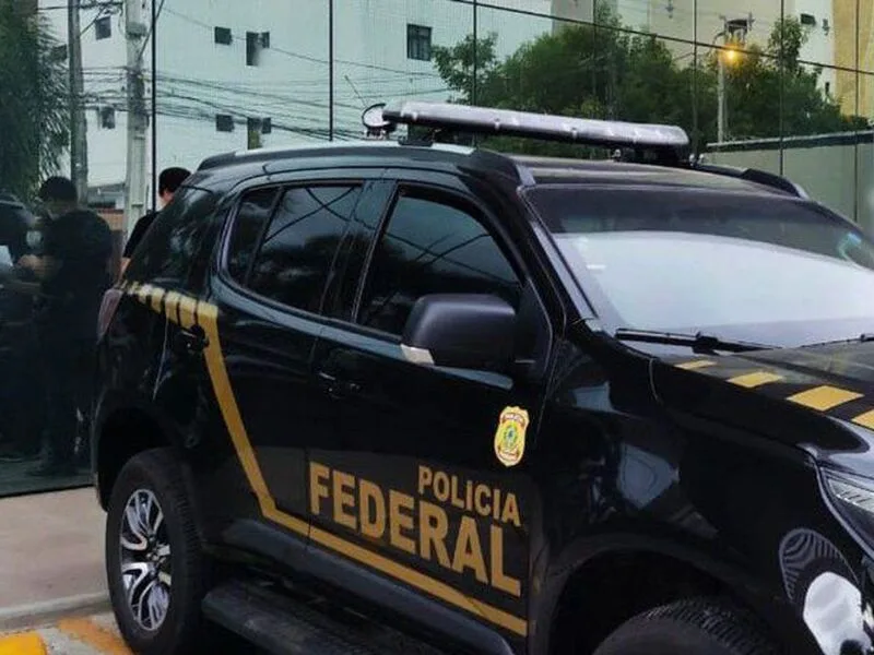Investigação da PF identifica suspeito após análise de vídeos e conversas sobre violência sexual