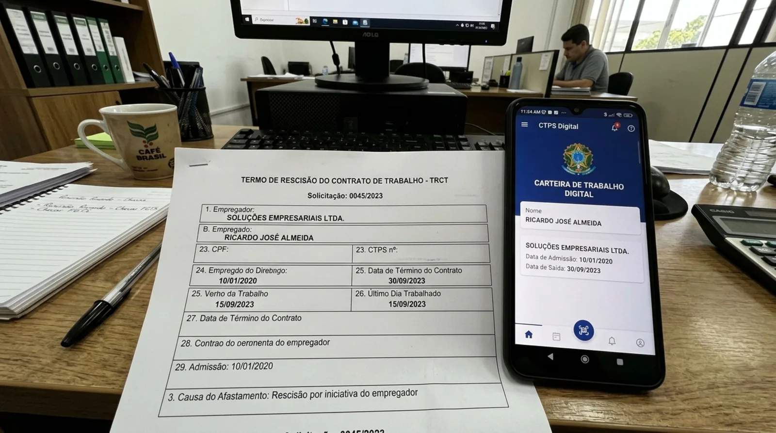 Novo emprego não encerra vínculo anterior automaticamente; confira as datas do acerto