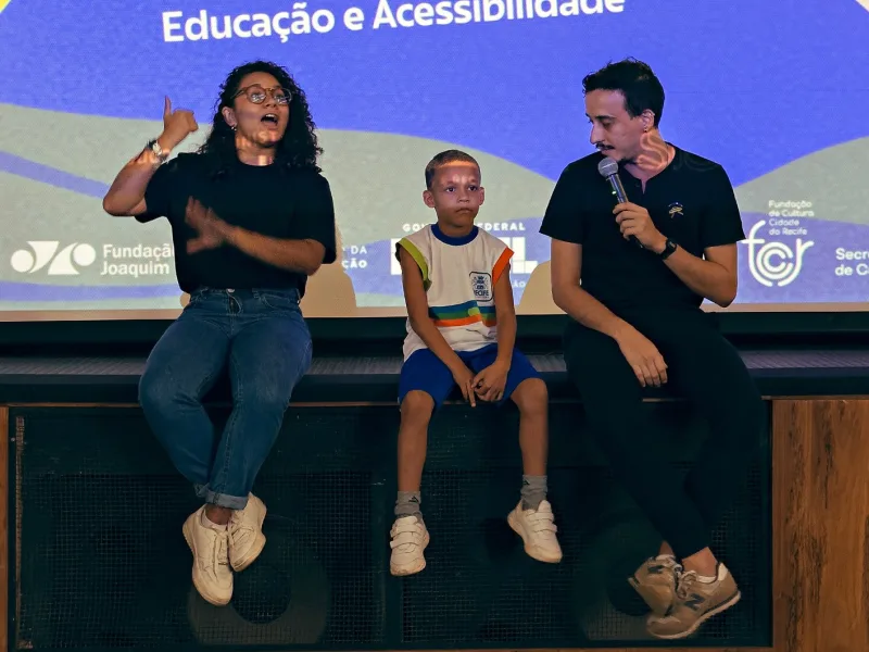 Cinema acessível vira ponto de partida para criação com argila no Recife