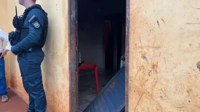 Jovem é morto a tiros após dupla arrombar porta de residência em Rio Brilhante