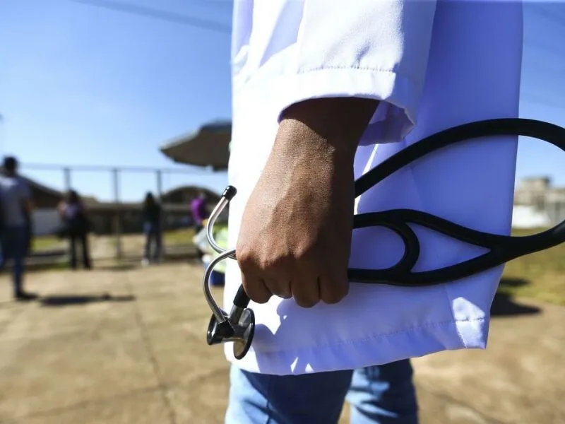 Revalida 2025/2 tem 5.666 médicos habilitados em lista oficial