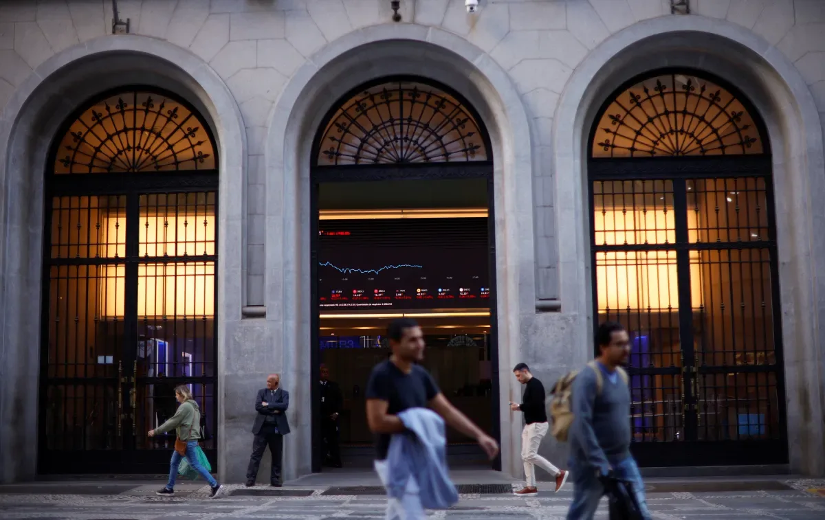 Ibovespa avança 5,40% na semana com fluxo estrangeiro e cenário eleitoral
