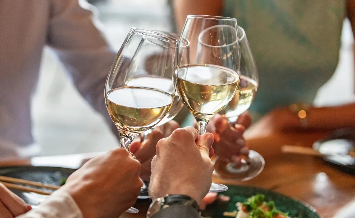 Como harmonizar vinho branco com peixes, massas, queijos e sobremesas