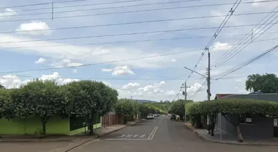 Jovem morre após passageiro ser lançado contra árvore em acidente de moto