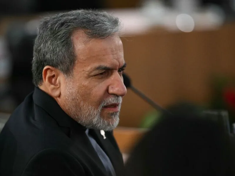 Araghchi pede diálogo regional e critica interferência estrangeira no Oriente Médio