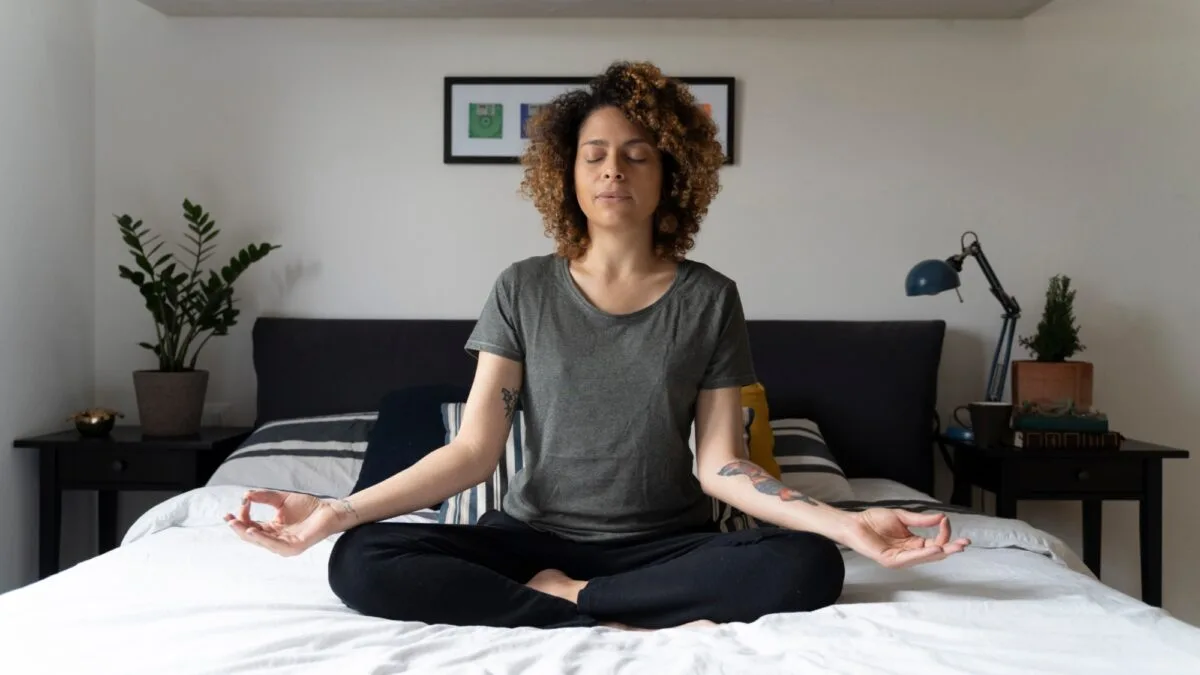 Meditação pode alterar ondas cerebrais após poucos minutos, aponta estudo