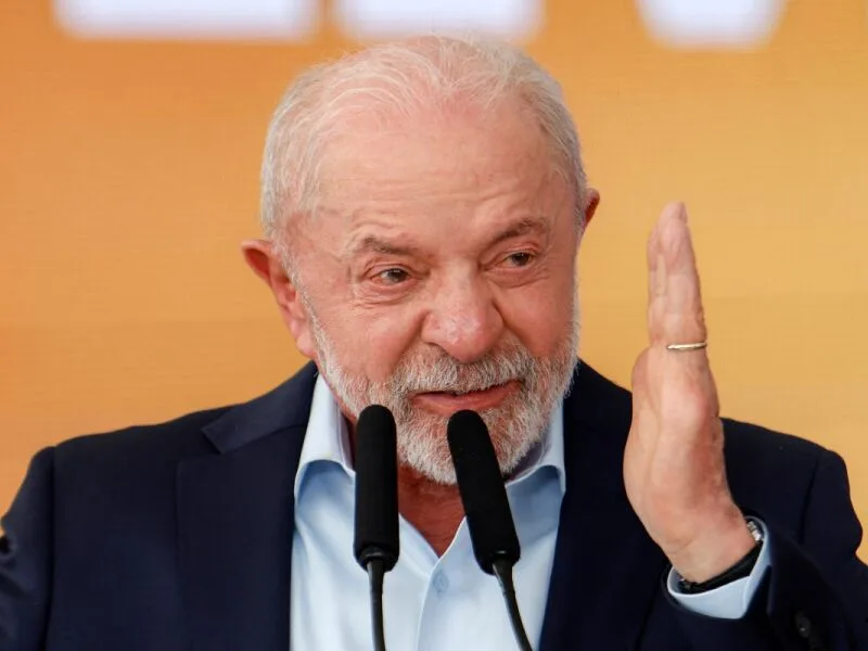 Lula promete formação de engenheiros e cientistas e cita avanço do agro