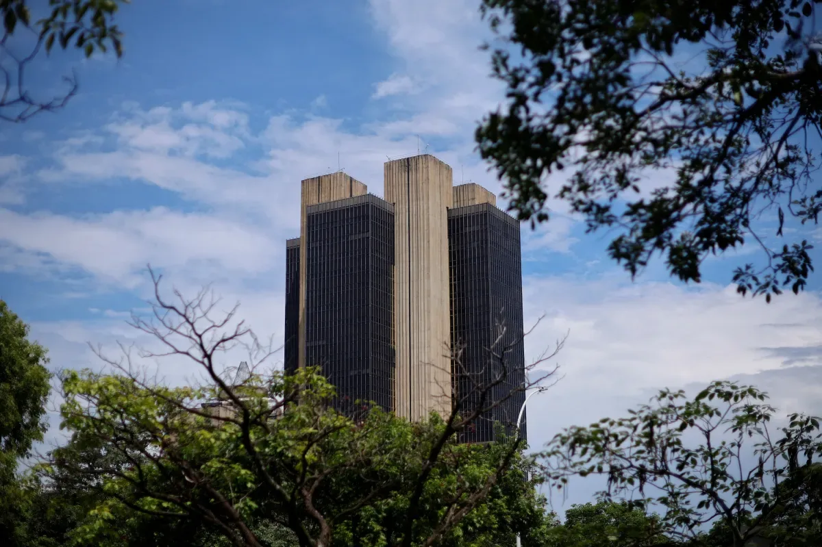 Projeção do BC aponta inflação de 4,9% em 2026, acima do limite permitido