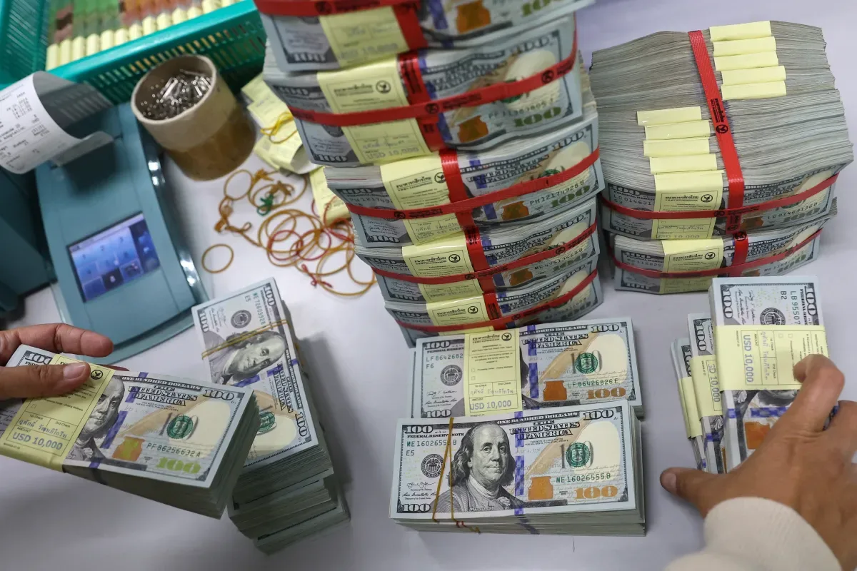Dólar recua 0,13% com mercado atento à eleição e ao payroll