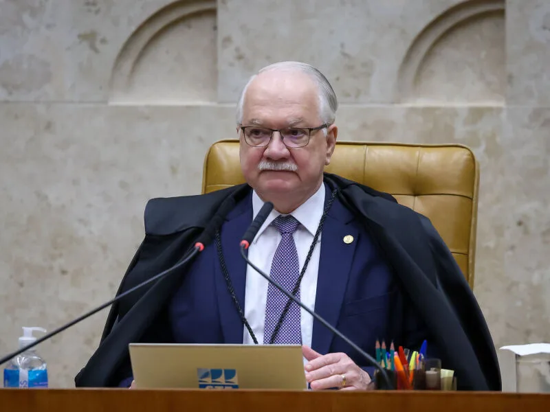 Fachin avalia como STF deve tratar crise entre Moraes e Mendonça