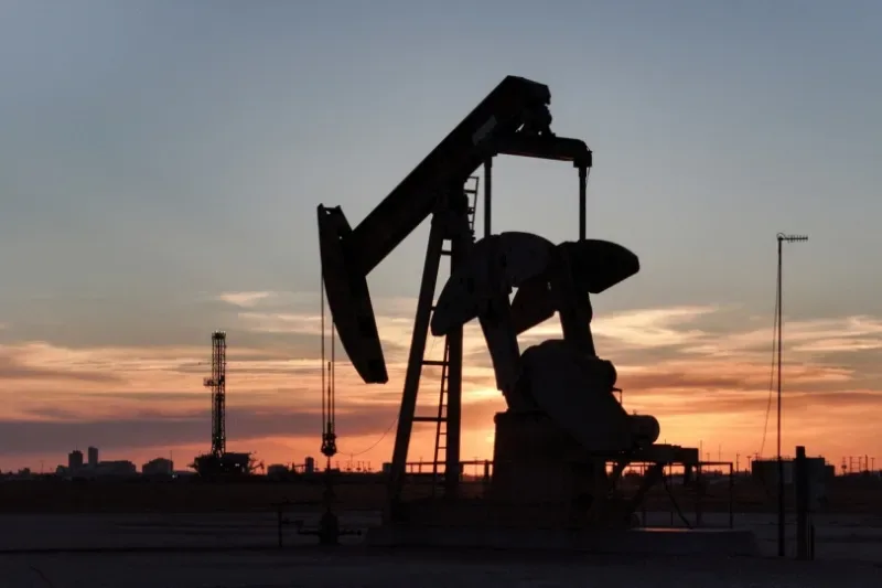 Petróleo sobe após ataques interromperem oleoduto na Arábia Saudita