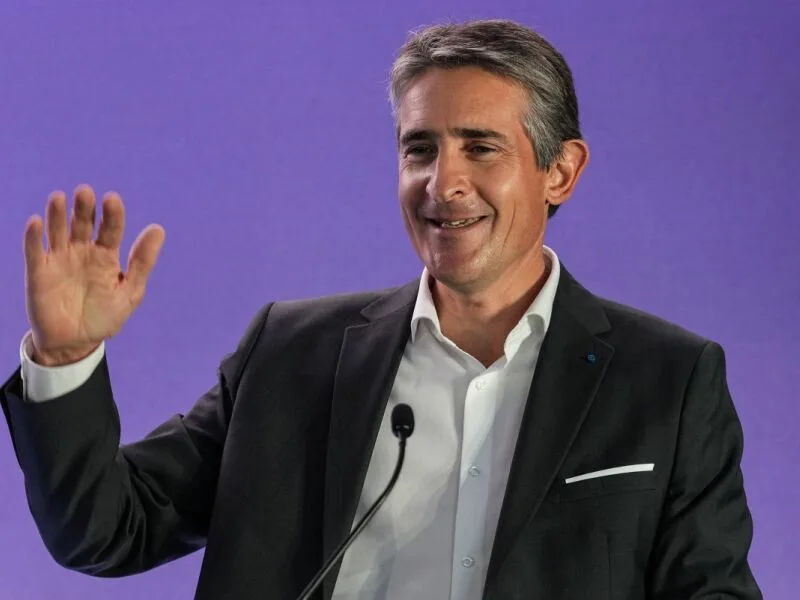 Thales defende que governos assumam controle regulatório da inteligência artificial