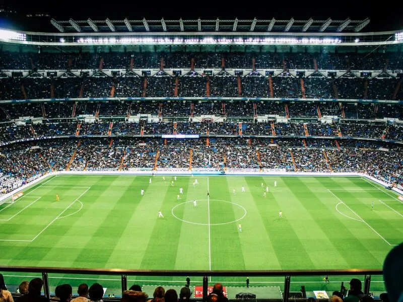 PSG lidera projeções em uma Champions League com gigantes na disputa