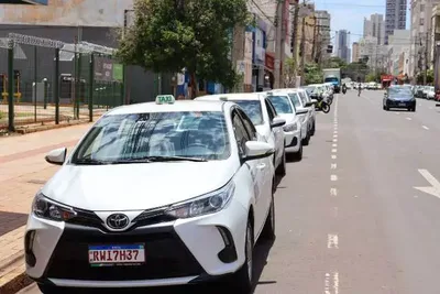 Campo Grande autoriza táxis em corredores de ônibus e regulamenta categoria Black