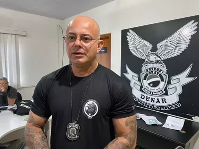 Delegado se entrega após ser procurado em operação contra desvio de drogas