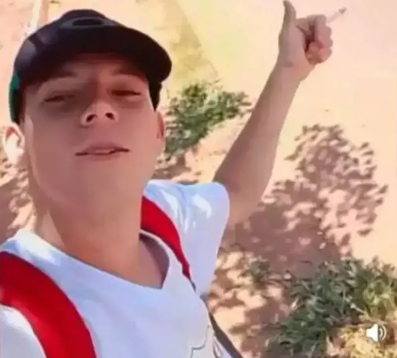 Jovem morre após ser esfaqueado e buscar socorro em comércio