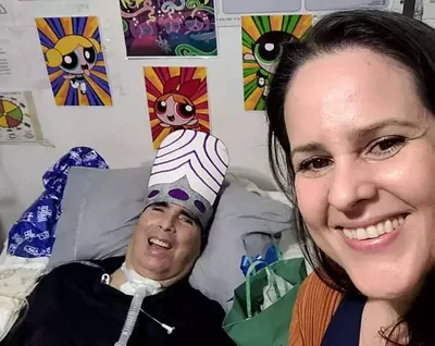 Enfermeira mantém paciente em casa durante apagão com ajuda de vizinhos