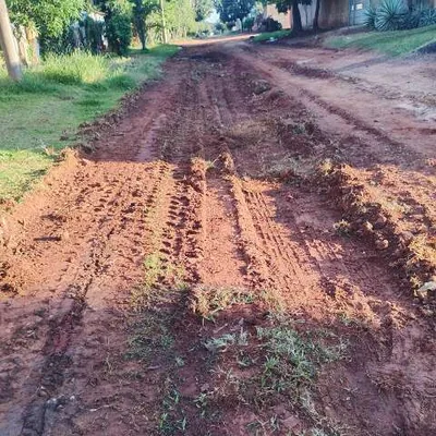 Moradores relatam danos em ruas sem asfalto após passagem de patrola em Campo Grande