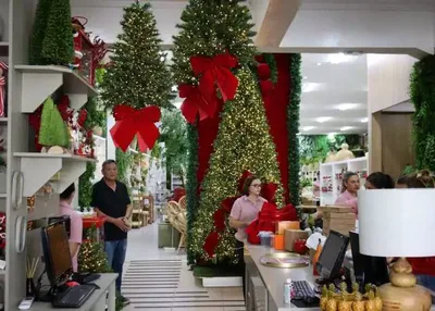 Lojas e supermercados antecipam produtos de Natal nas prateleiras
