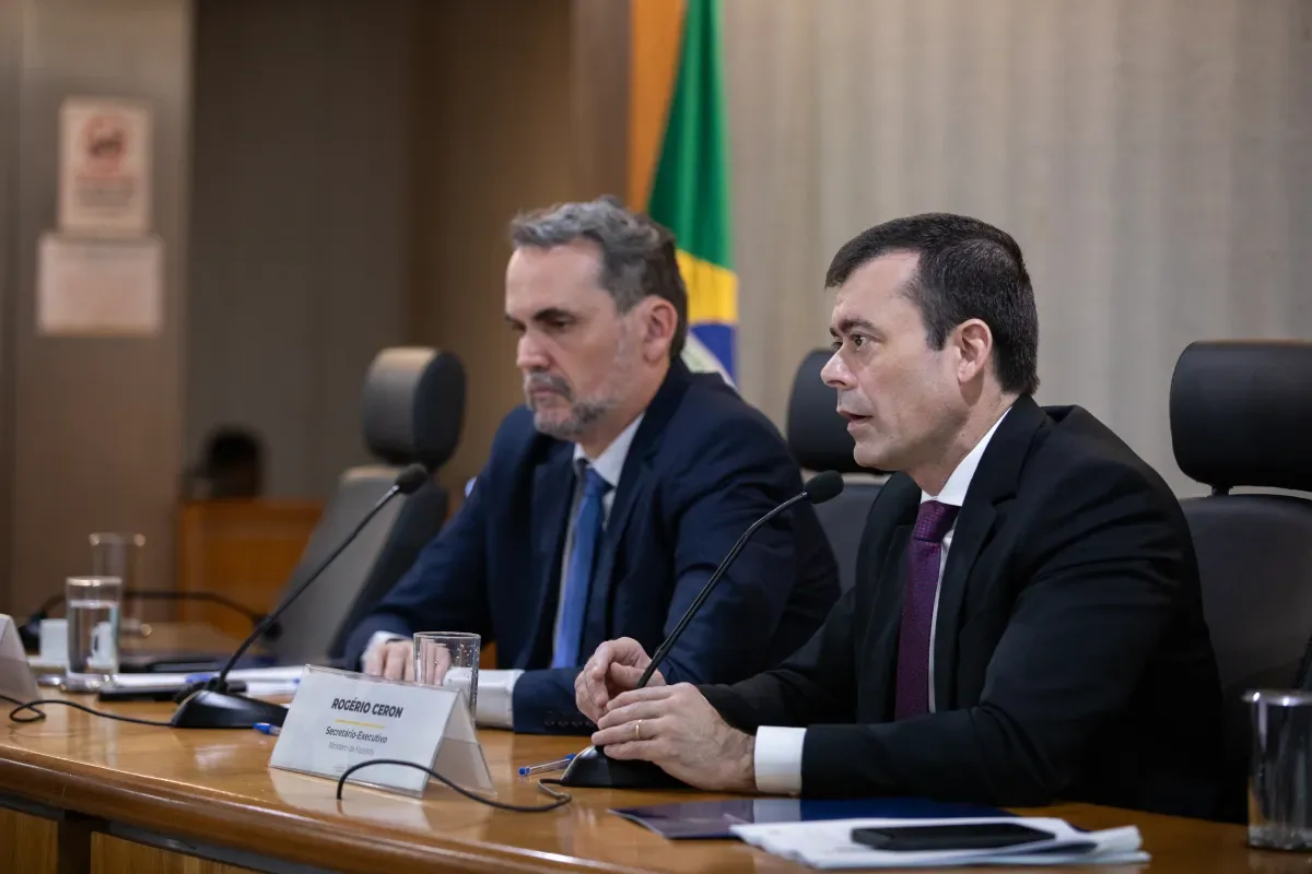 Previsão de déficit para 2026 sobe, enquanto bloqueio orçamentário recua