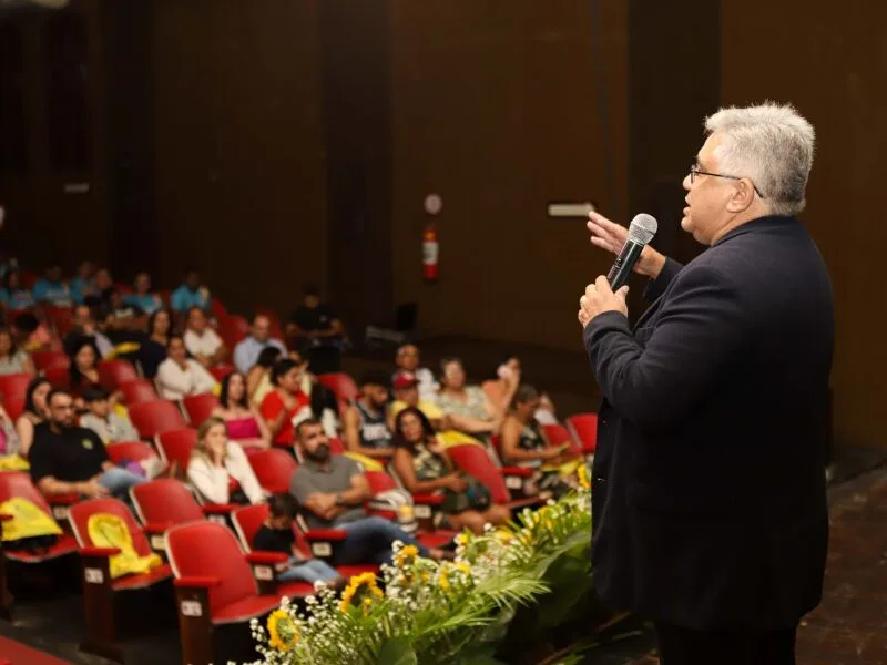 Palestra no Recife discute como proteger jovens no uso da inteligência artificial