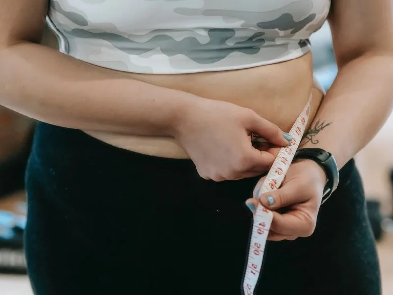 Instagram destaca corpo e TikTok prioriza bem-estar em vídeos de dieta