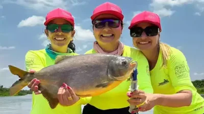 Anzol Rosa reúne pescadoras em cinco dias de navegação pelo Pantanal