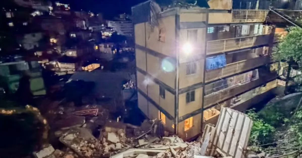 Imóvel interditado e em demolição cai no Morro do Cantagalo