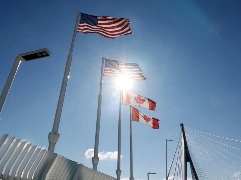 Canadá aplica tarifas a produtos dos EUA e prepara mudança na relação comercial