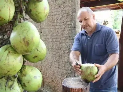 Raimundo Fernandes morre aos 61 anos após mais de três décadas com água de coco