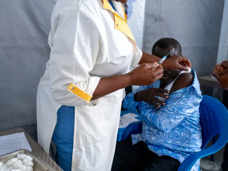 RDC avalia se vacina contra uma cepa do ebola protege contra outra
