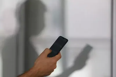 Comerciante identifica duas transferências após celular ficar desligado por horas