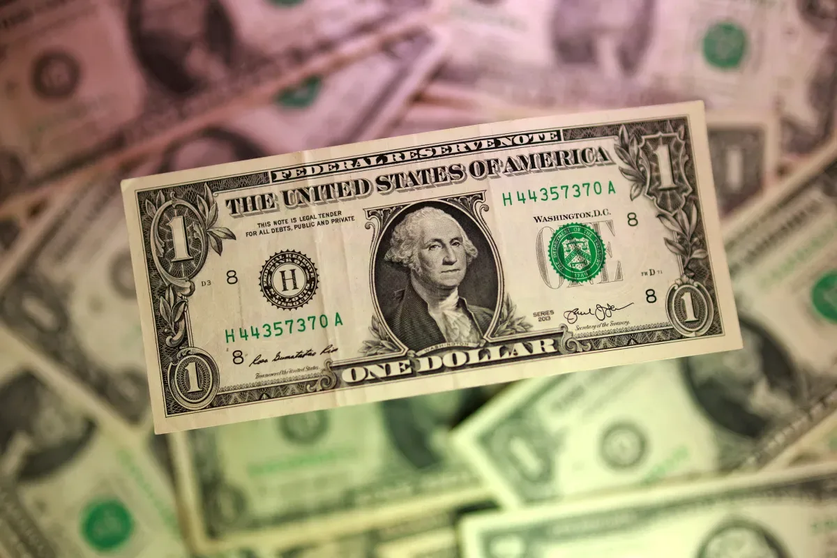 Dólar sobe 0,44% e fecha a R$ 5,1114 em sessão de tensão externa e política