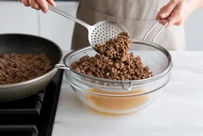 Carne moída oleosa: como corrigir o excesso sem perder o sabor