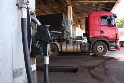 Governo prepara extensão do auxílio de R$ 2,12 por litro de diesel