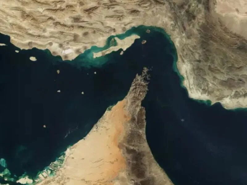 Guarda iraniana diz ter atingido petroleiro no Estreito de Ormuz