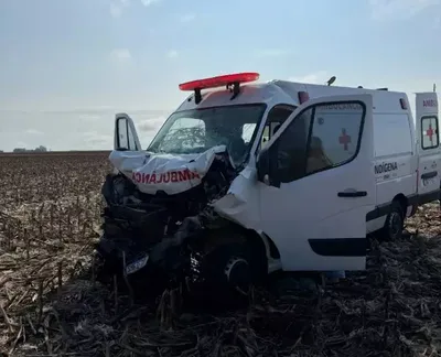 Paciente oncológica morre após ambulância bater em carreta na BR-060
