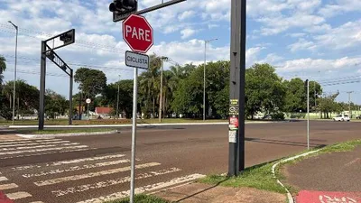 Motociclista tem pé amputado após colisão com carro em Campo Grande