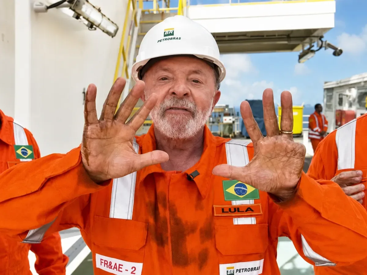 Lula deve trocar subsídio por corte de impostos sobre a gasolina