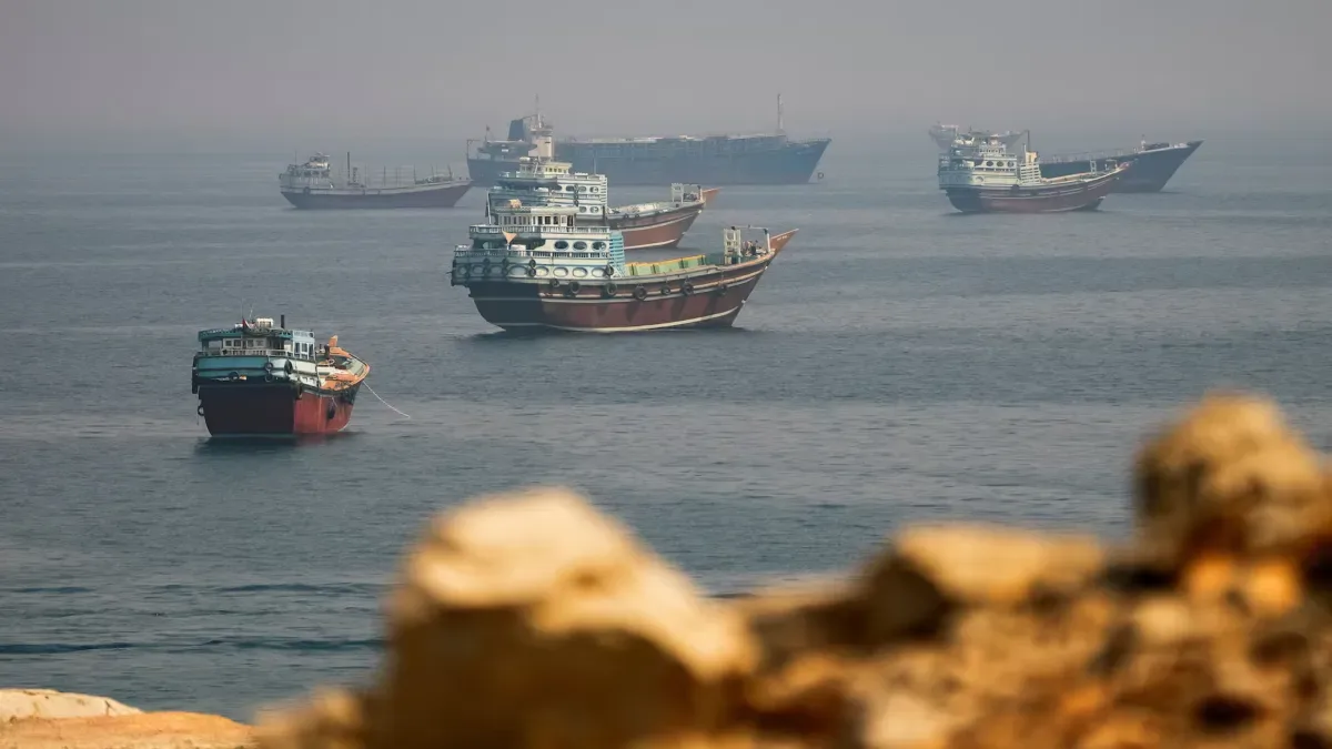 Estreito de Ormuz registra só nove travessias de navios em um dia