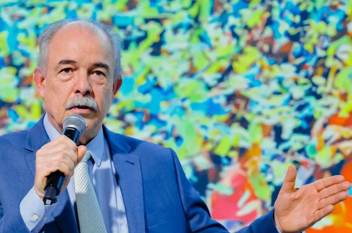 BNDES aposta em inovação, energia limpa e indústria nacional, diz Mercadante