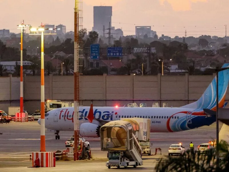Investigações apuram ataque em voo da Flydubai enquanto Trump ameaça Irã
