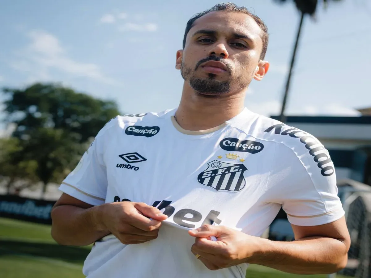 Santos confirma empréstimo de Lima e mantém busca por lateral e atacante