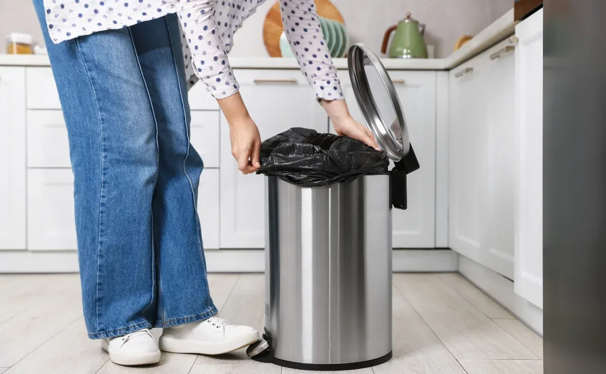 Como manter a lixeira da cozinha livre de odores no dia a dia