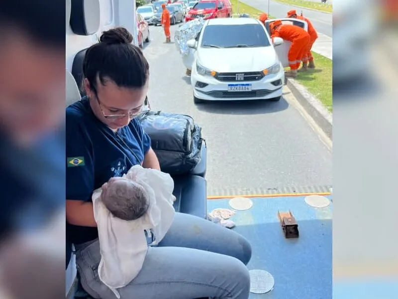 Recém-nascido é levado ao hospital após parto em carro na PE-15
