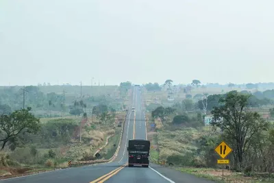 Capotamento na BR-163 deixa uma mulher morta e três feridos em Eldorado