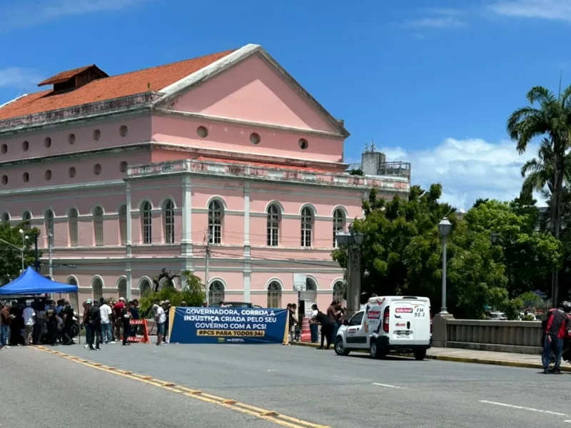 CTTU acompanha bloqueio na Ponte Princesa Isabel durante ato sindical no Recife